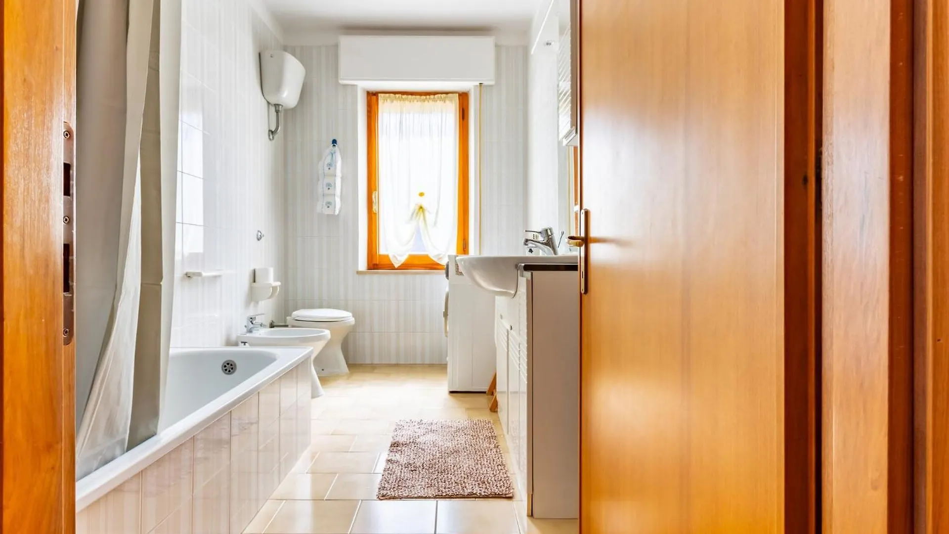 Comfy Old Fashion Apartment With Balcony Gonnesa Italië