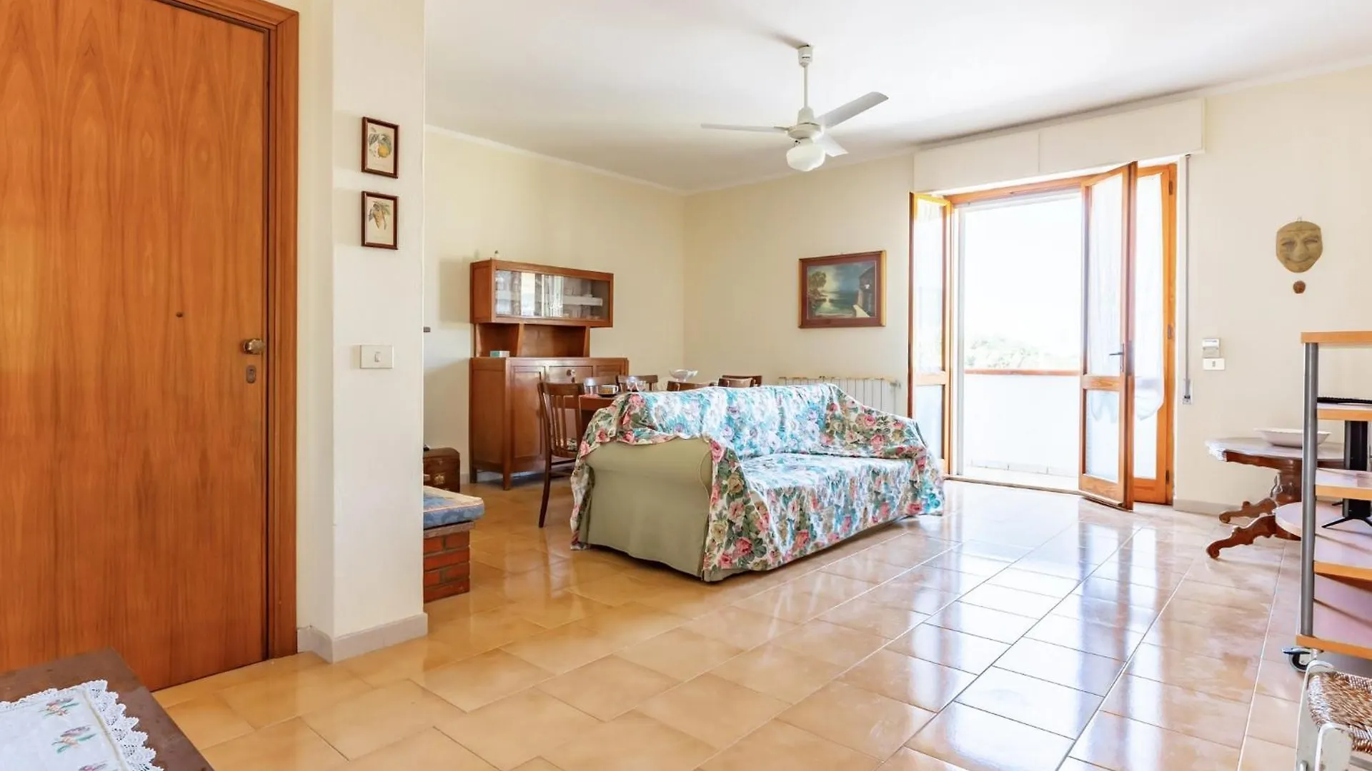 Comfy Old Fashion Apartment With Balcony Gonnesa Italien