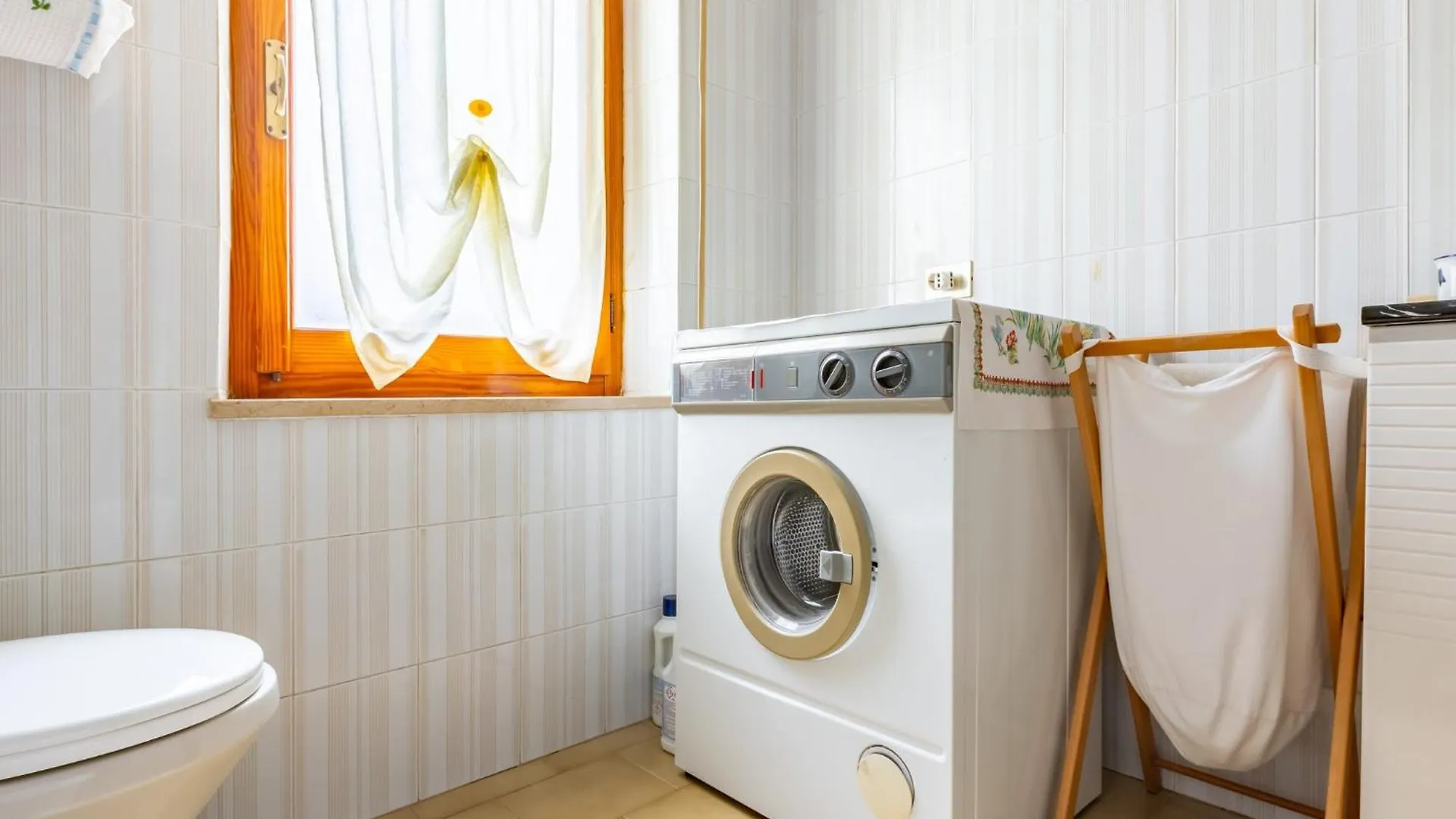 Comfy Old Fashion Apartment With Balcony Gonnesa 0*,