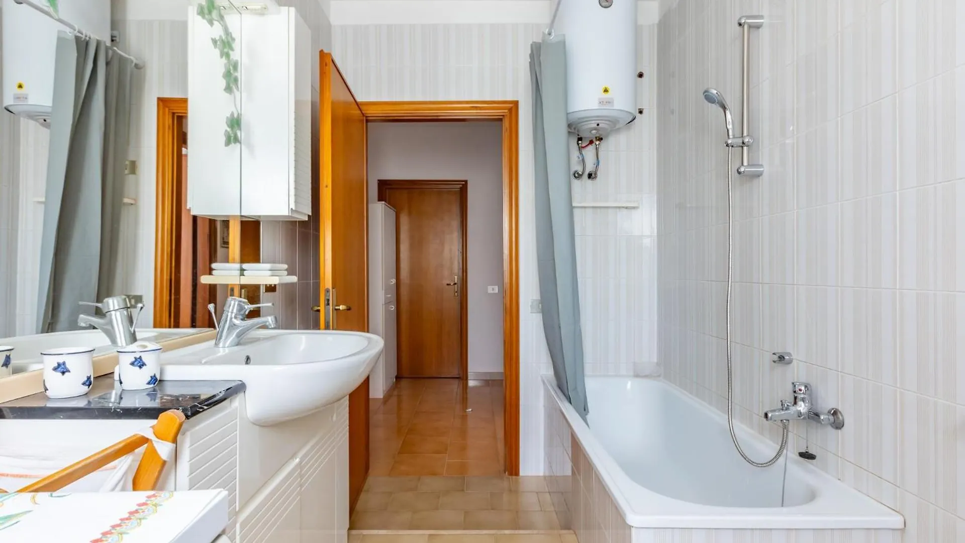 Comfy Old Fashion Apartment With Balcony Gonnesa