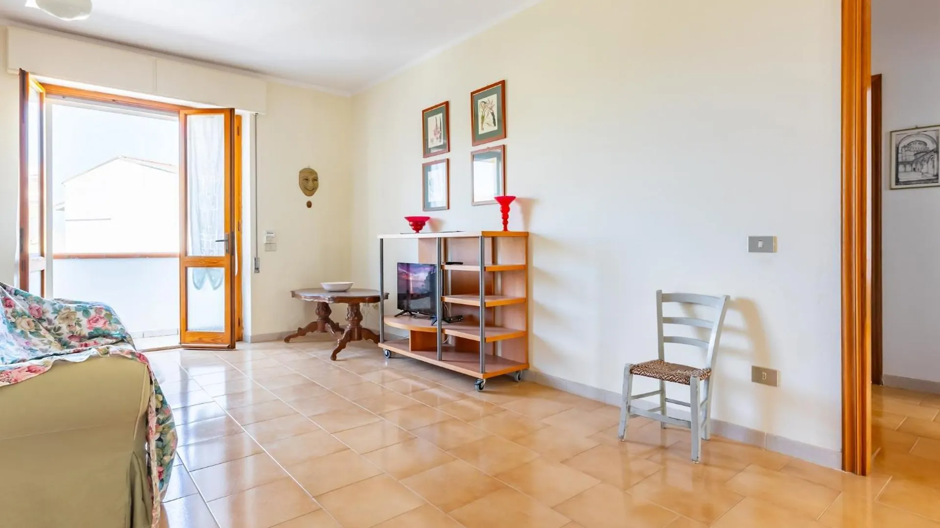 Comfy Old Fashion Apartment With Balcony Gonnesa